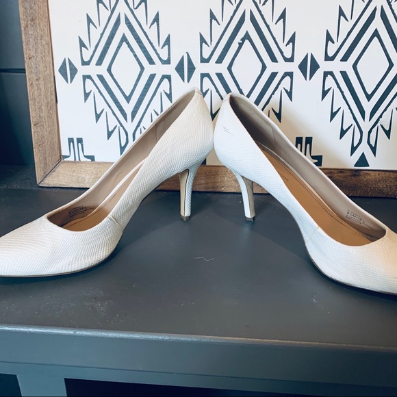 BCBGeneration white heels - Picture 2 of 4